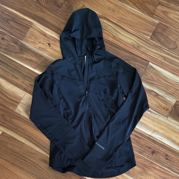 Lululemon Mist Over Windbreaker, black, size 8-like new - Picture 1 of 3